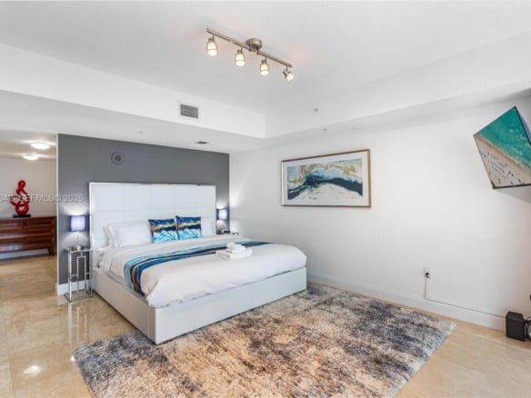 41 SE 5th St # 2008, Miami FL 33131 — #A11807342