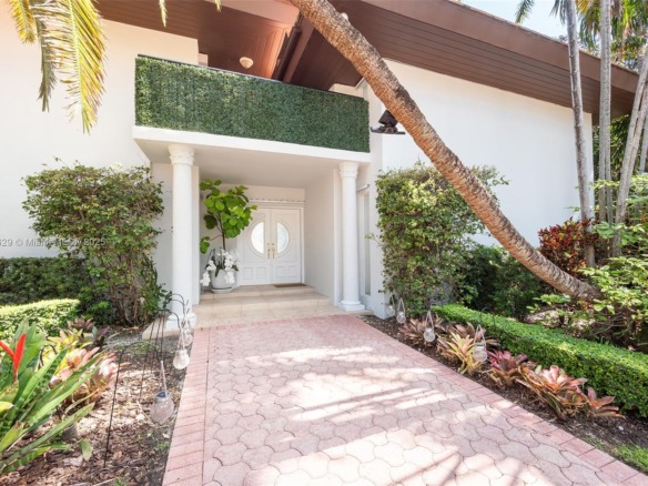 201 Knollwood Dr, Key Biscayne FL 33149 — #A11809629