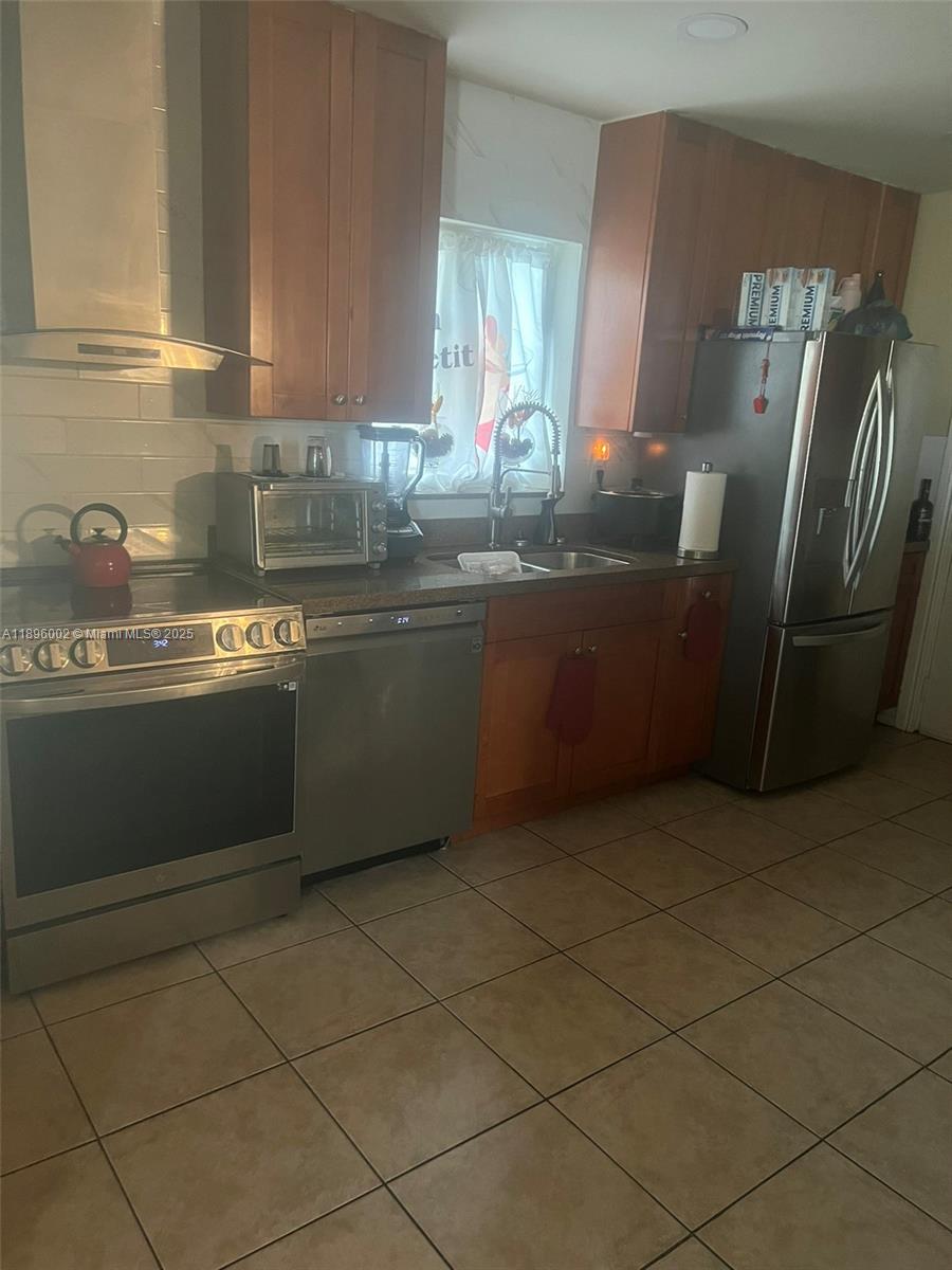 84b12bae-507 20131 NW 14th Avenue, Miami Gardens FL 33169 — #A11896002