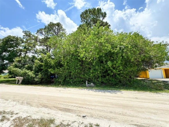 1225 SW 12th Ct SW, Vero Beach FL 32962 — #A11811680