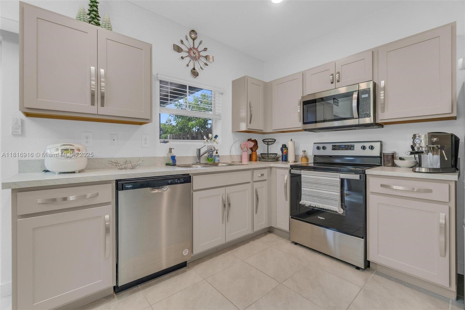 84b12bae-5216 504 NE 1st Dr, Florida City FL 33034 — #A11816916