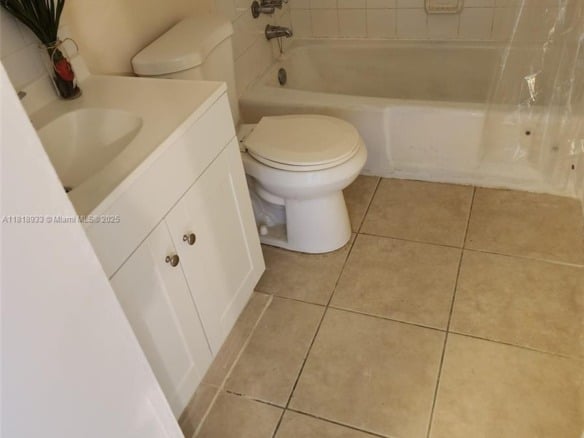 241 SE 9th Ave # 110, Pompano Beach FL 33060 — #A11818933