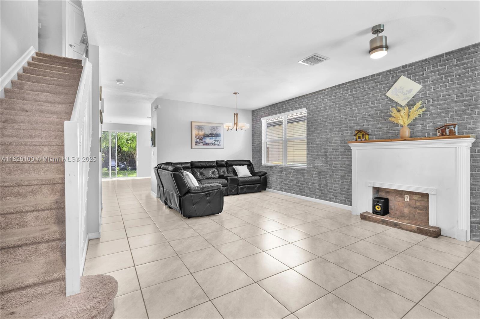 84b12bae-5290 2190 SE 2nd St, Homestead FL 33033 — #A11820100