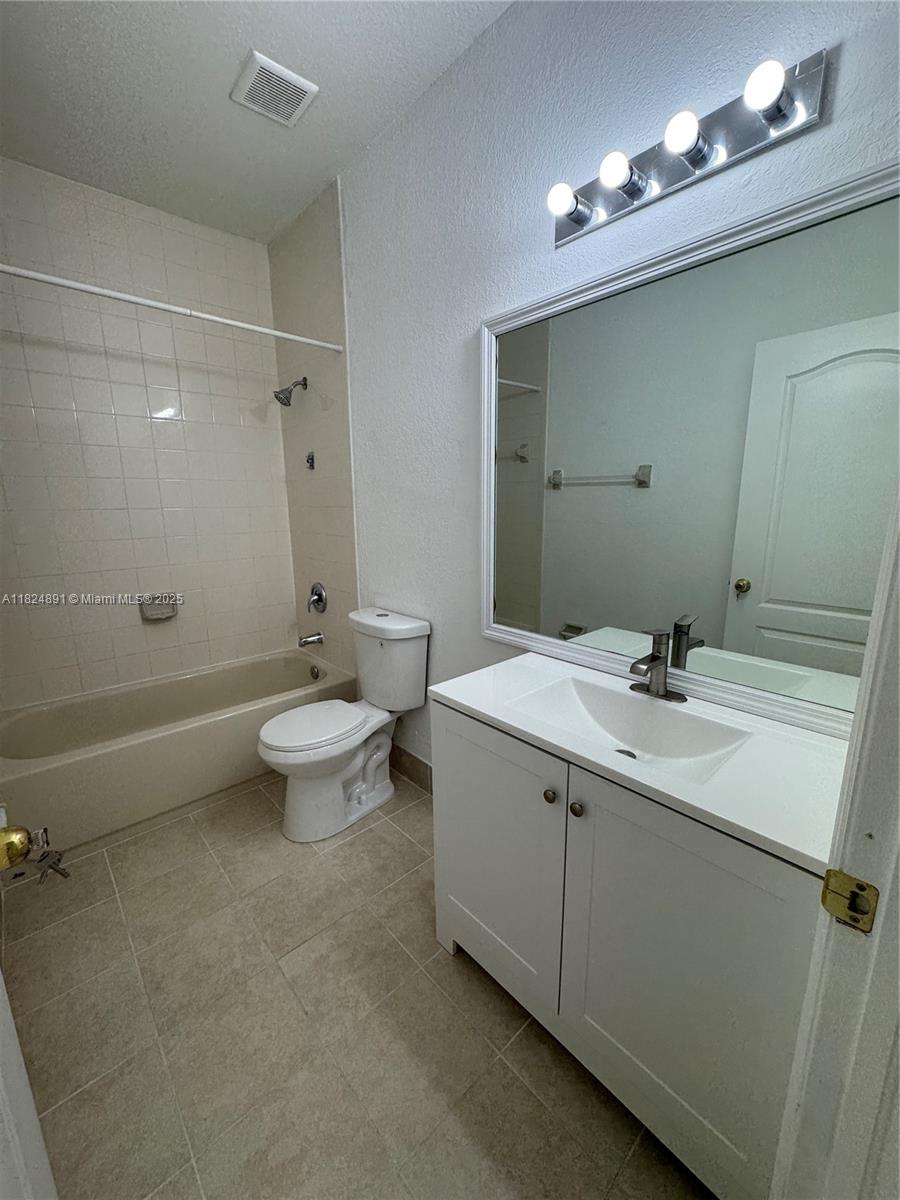 84b12bae-5401 1536 SE 25th St # 206, Homestead FL 33035 — #A11824891