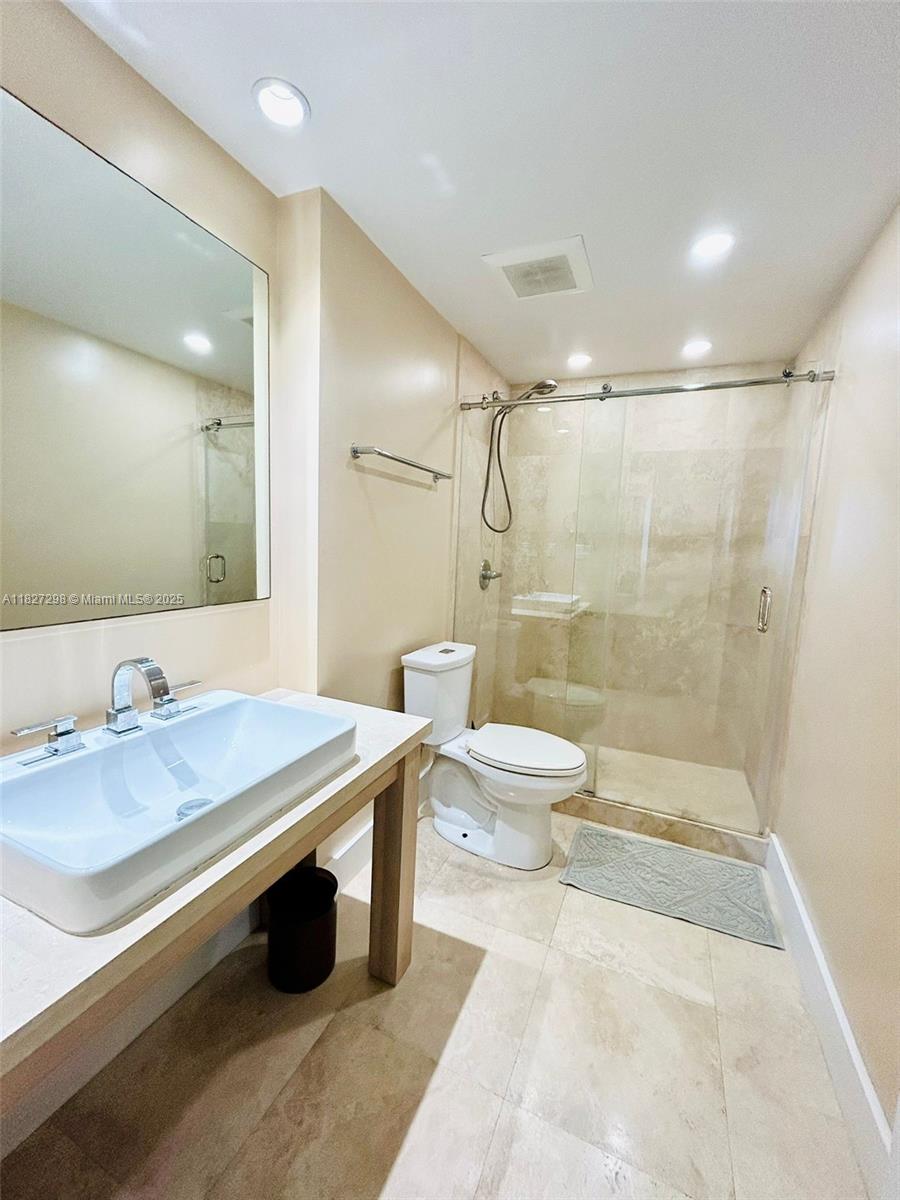 84b12bae-5457 100 Lincoln Rd # 1429, Miami Beach FL 33139 — #A11827298