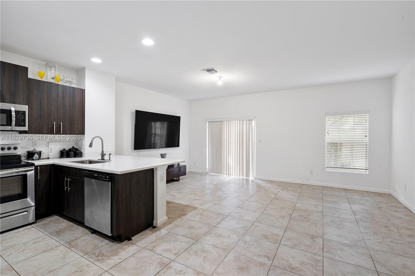 84b12bae-5524 1128 NW 40th Ter, Lauderhill FL 33313 — #A11829736