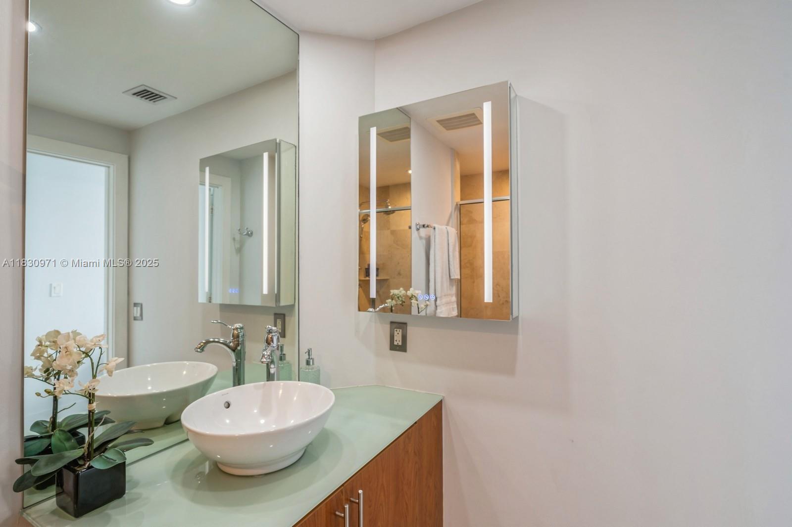 84b12bae-5564 315 NE 3rd Ave # 1602, Fort Lauderdale FL 33301 — #A11830971