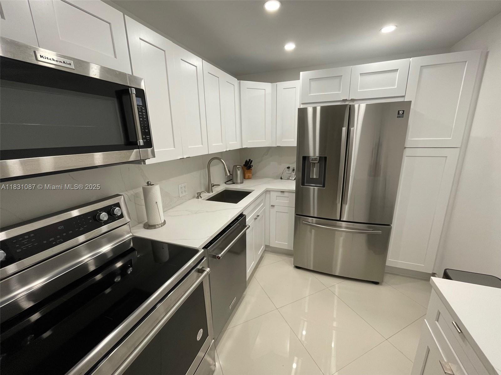 84b12bae-5568 20335 W Country Club Dr # 304, Aventura FL 33180 — #A11831087