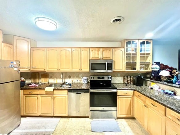 2841 NE 33rd Ct # 104, Fort Lauderdale FL 33306 — #A11833444