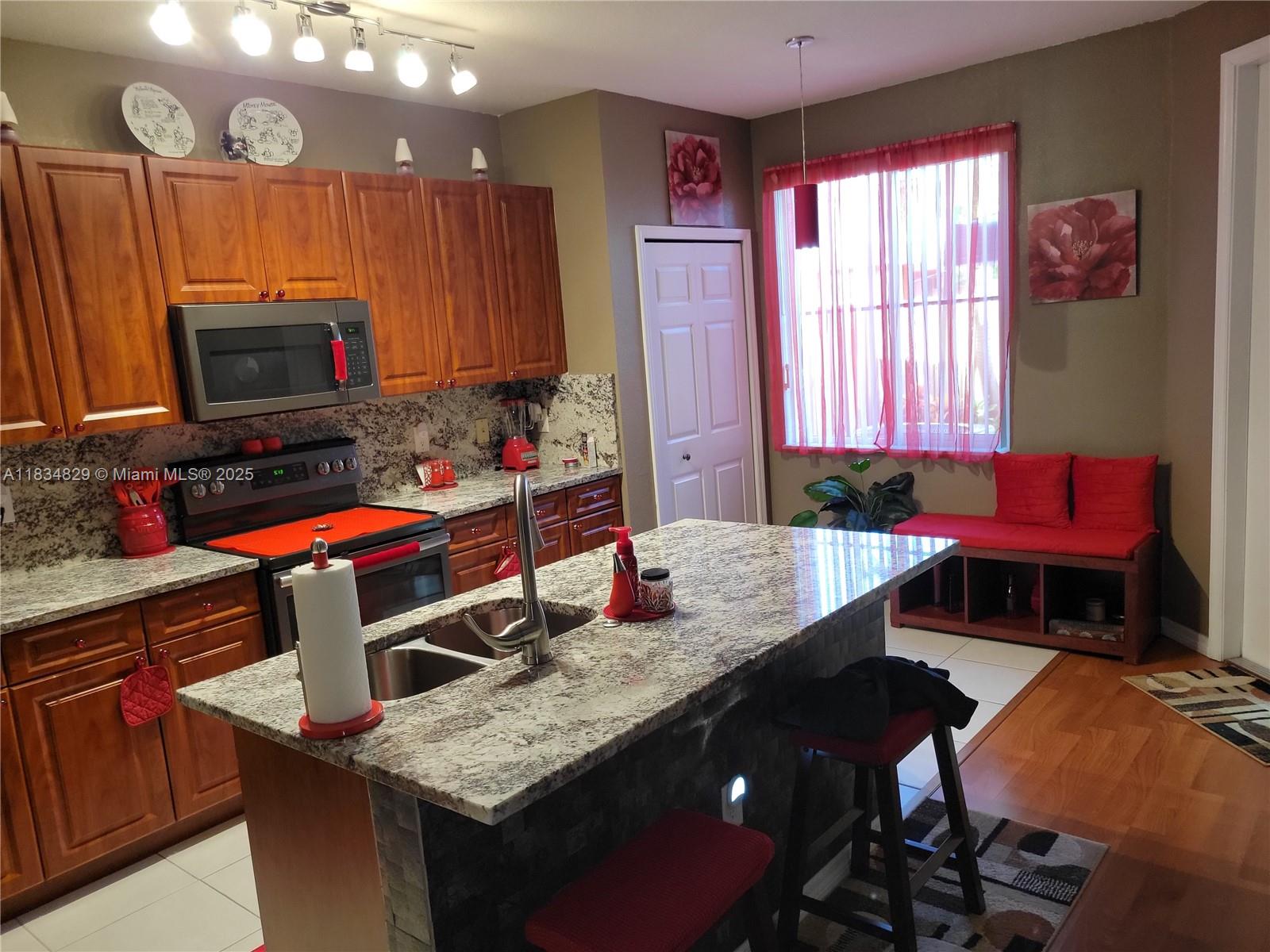 84b12bae-5672 10828 SW 243rd St, Homestead FL 33032 — #A11834829
