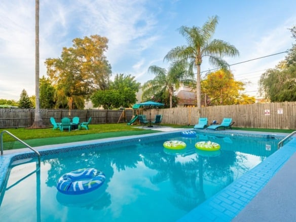 809 E Glen oak, Clearwater FL 33759 — #A11837249