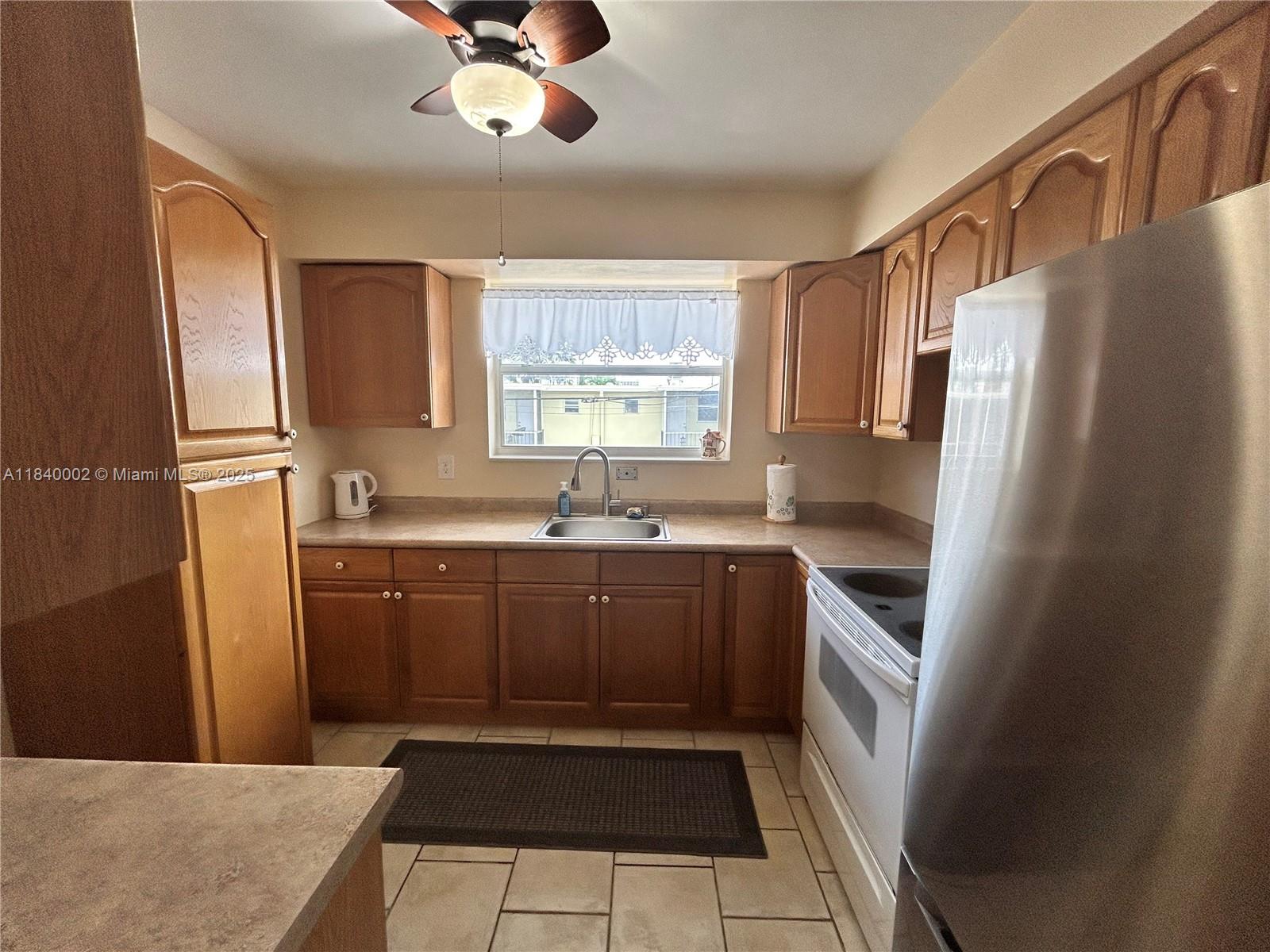 84b12bae-5819 1717 Rodman St # 15, Hollywood FL 33020 — #A11840002