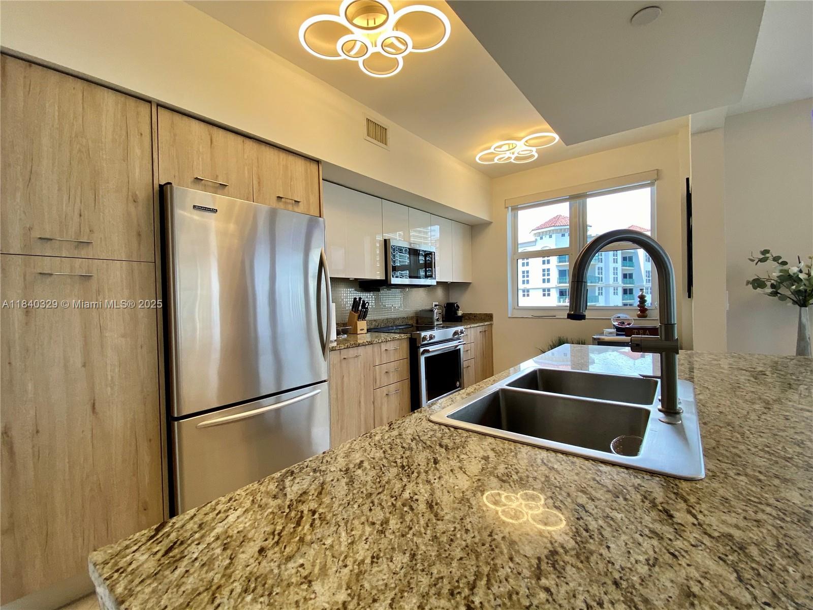 84b12bae-5828 19900 E Country Club Dr # 1220, Aventura FL 33180 — #A11840329