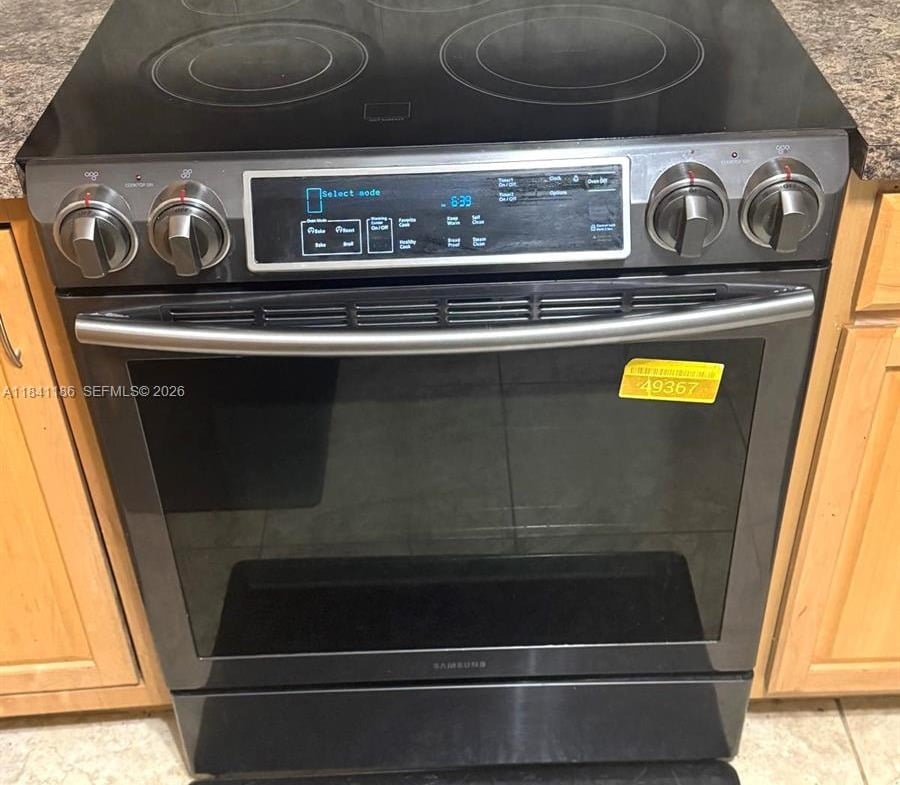 900