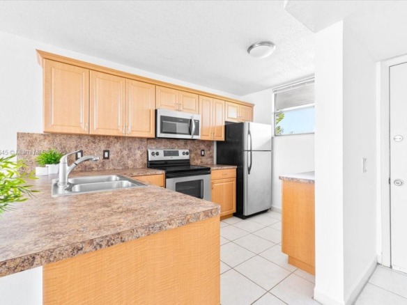 110 Lake Emerald Dr # 403, Oakland Park FL 33309 — #A11842645