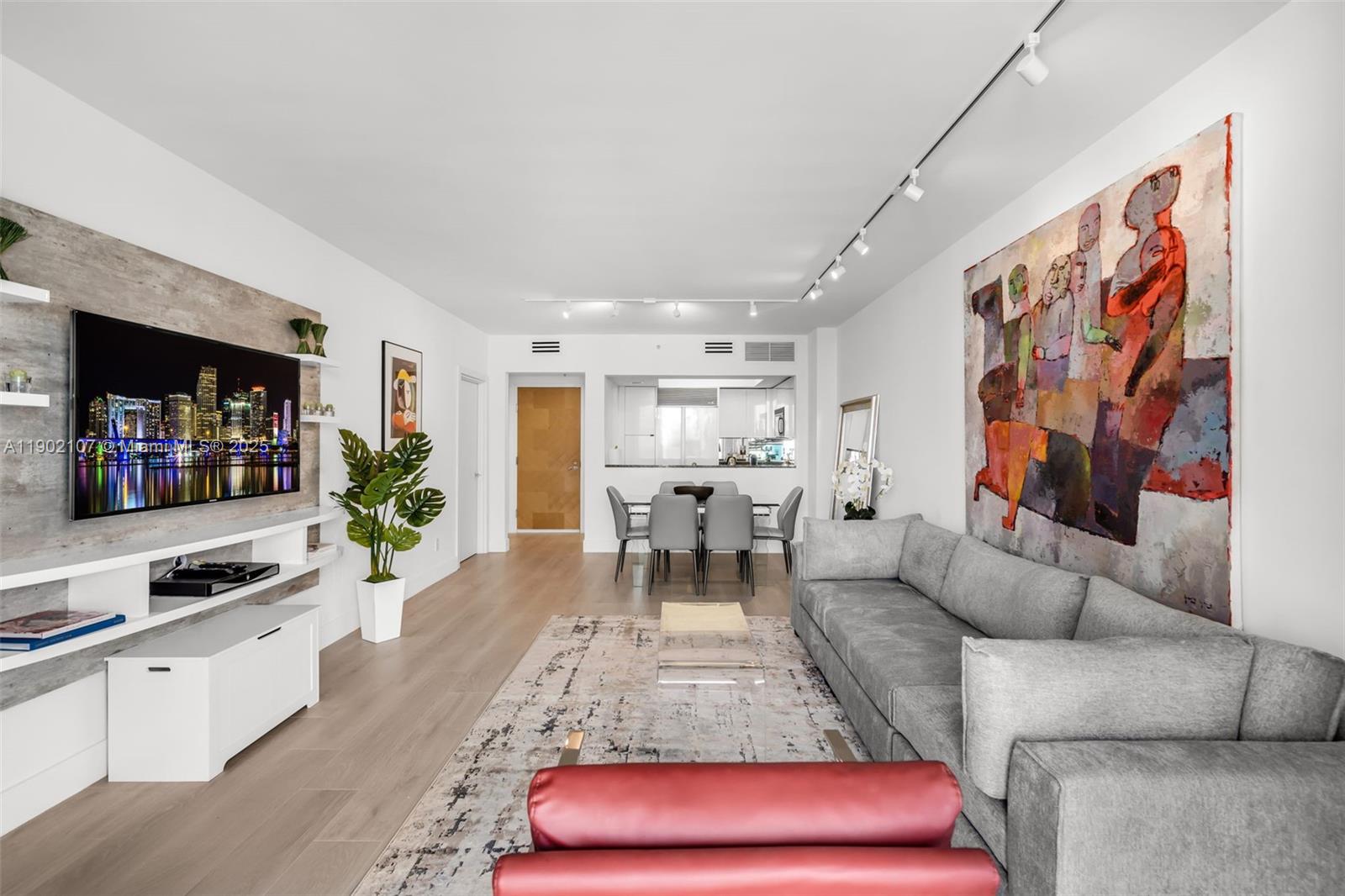 84b12bae-592 1500 Ocean Dr # 1109, Miami Beach FL 33139 — #A11902107