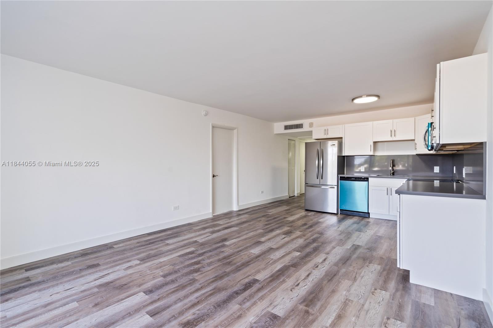 84b12bae-5959 445 NE 195th St # 330, Miami FL 33179 — #A11844055