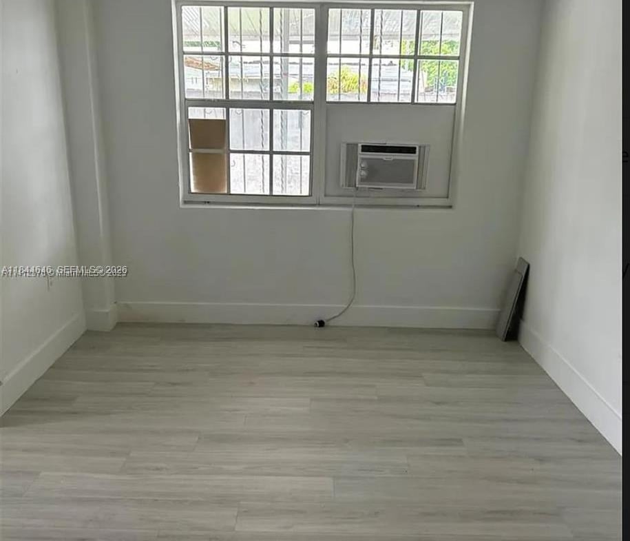 915