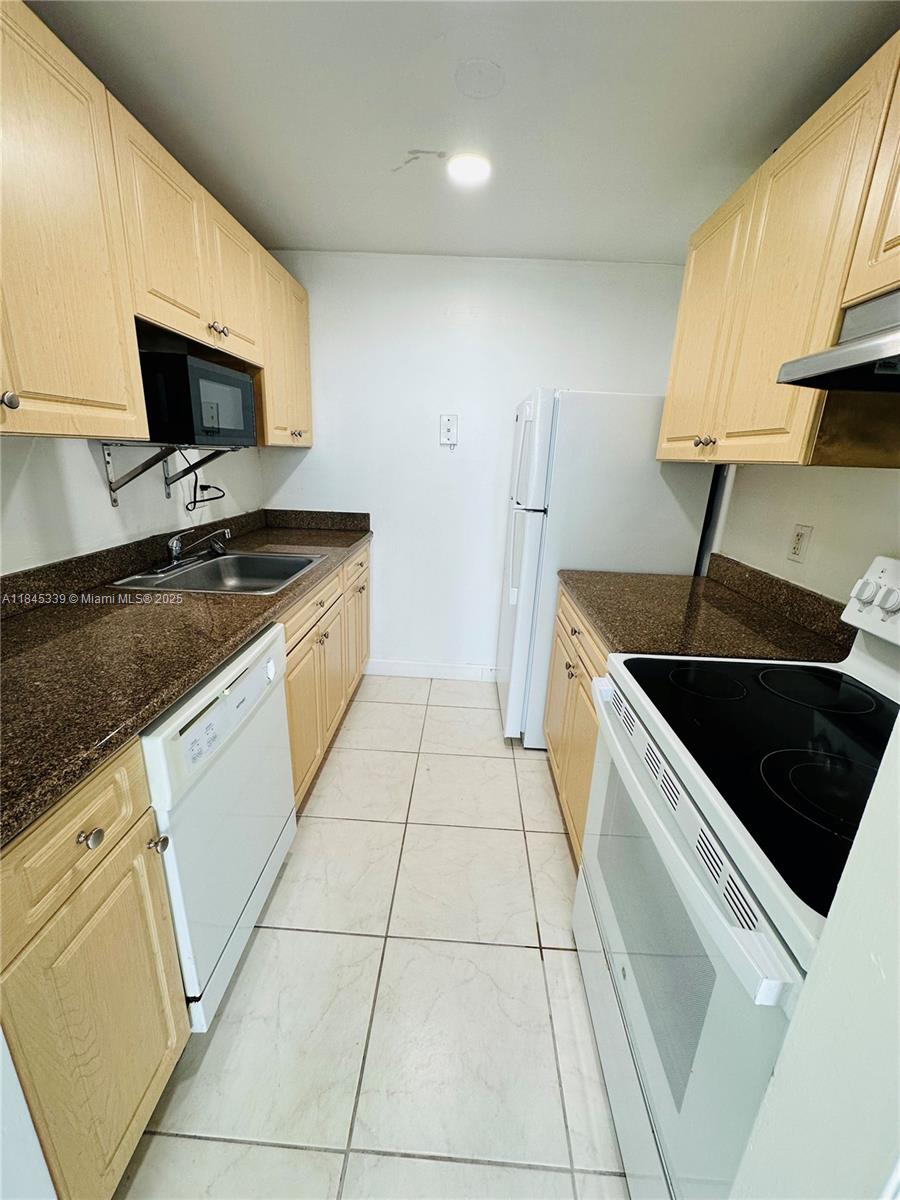 84b12bae-6002 2020 NE 135th St # 807, North Miami FL 33181 — #A11845339