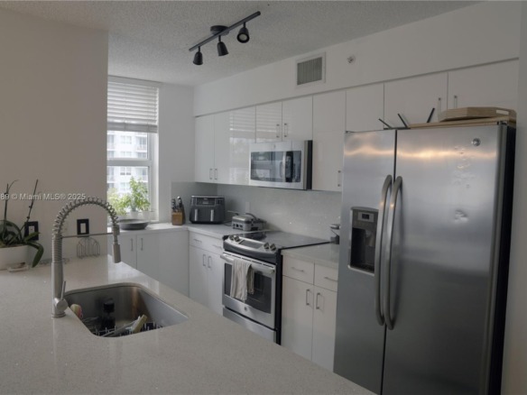 1155 Brickell Bay Dr # 902, Miami FL 33131 — #A11845489