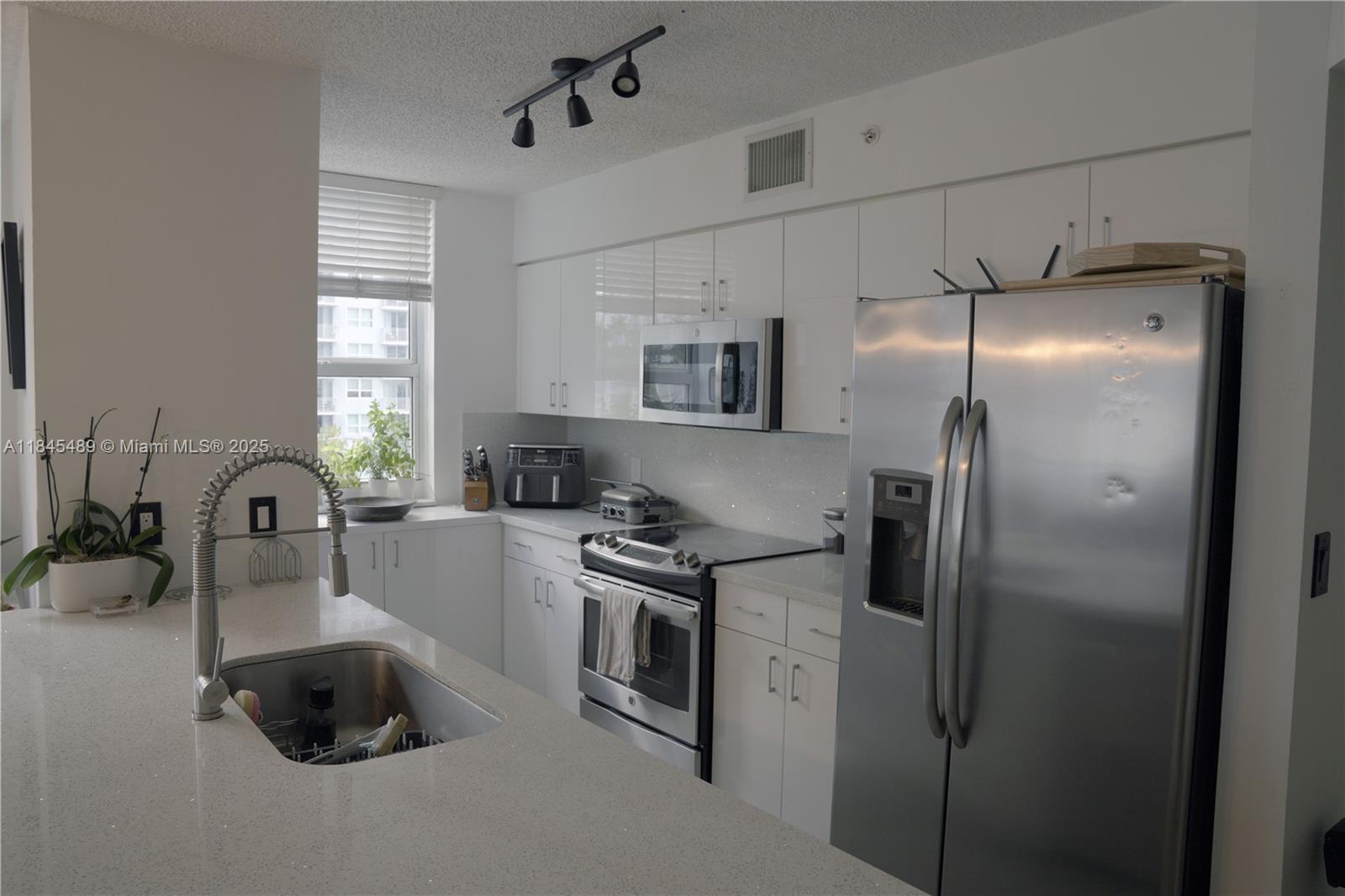 84b12bae-6010 1155 Brickell Bay Dr # 902, Miami FL 33131 — #A11845489
