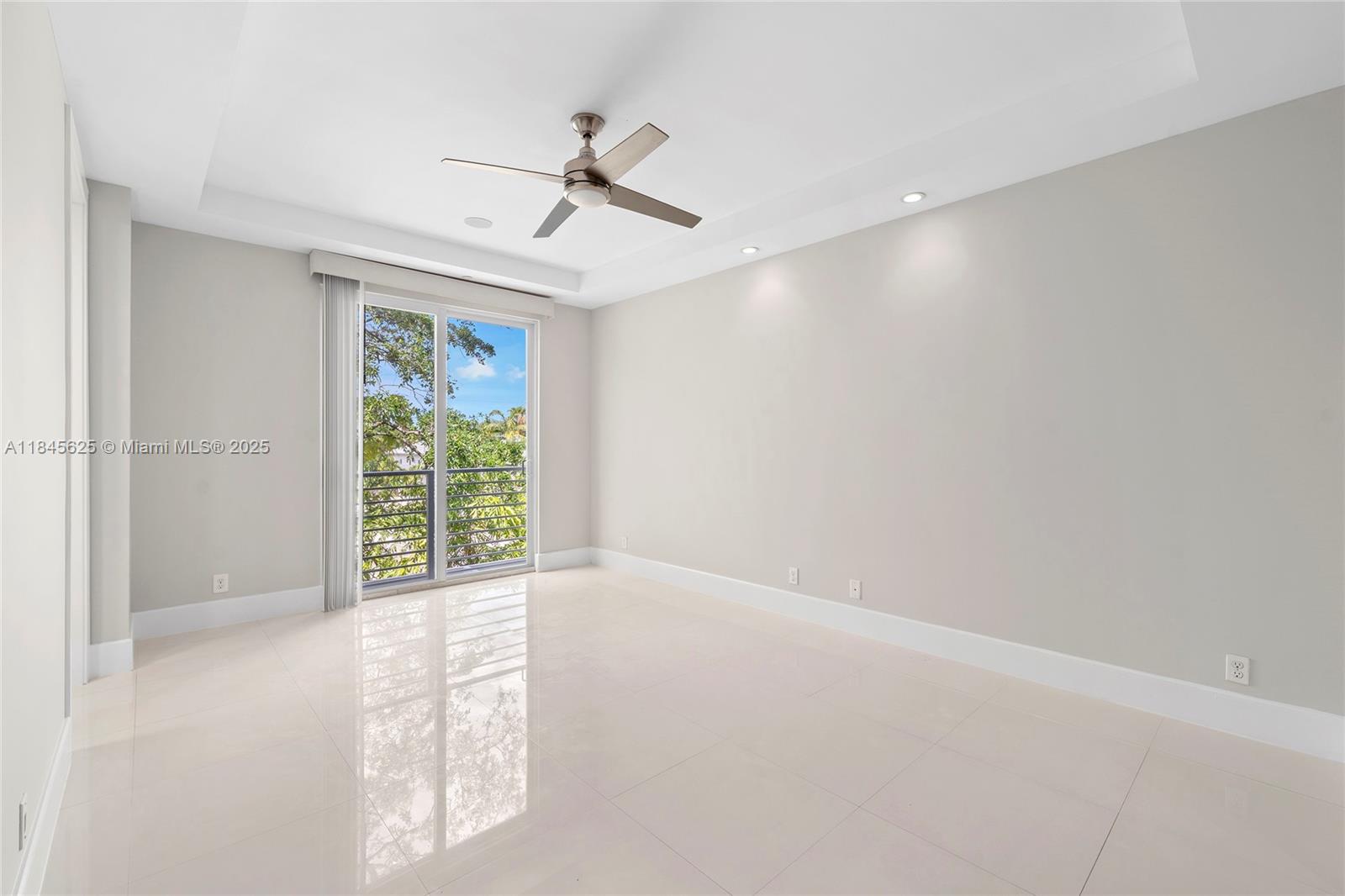 84b12bae-6013 811 SE 12th Ct, Fort Lauderdale FL 33316 — #A11845625