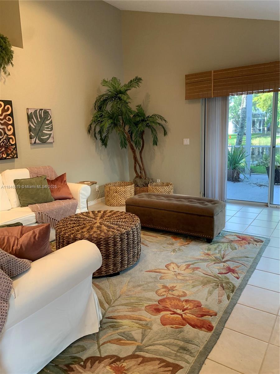 84b12bae-6047 231 W Canterbury Dr W, Palm Beach Gardens FL 33418 — #A11846579