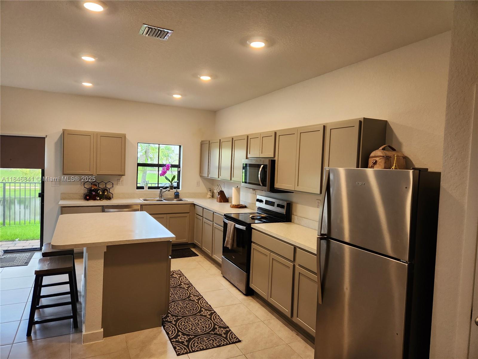 880 NW 3rd Way # 880, Pompano Beach FL 33060 — #A11846841