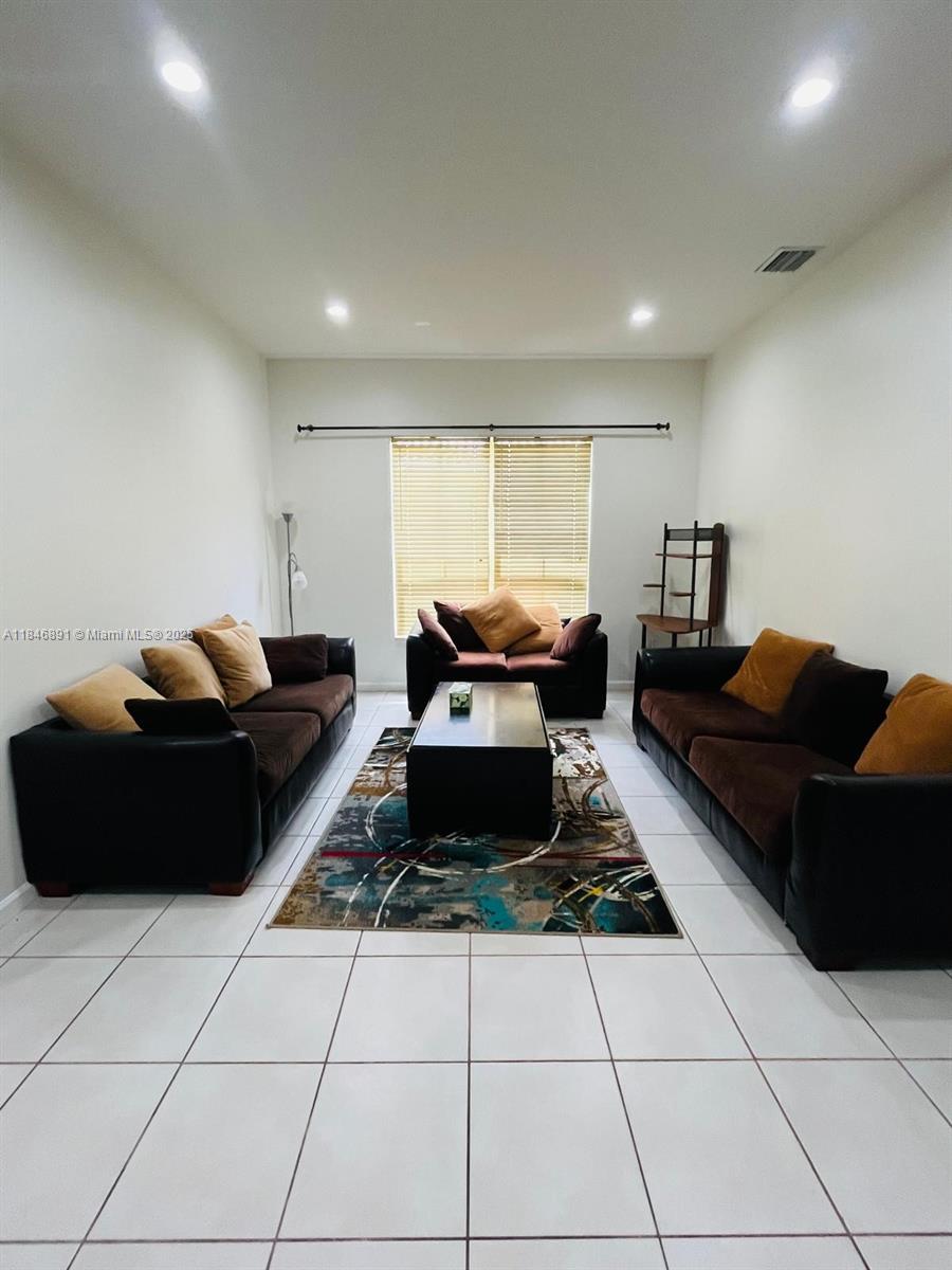 84b12bae-6058 14146 S Cypress Cove Cir, Davie FL 33325 — #A11846891