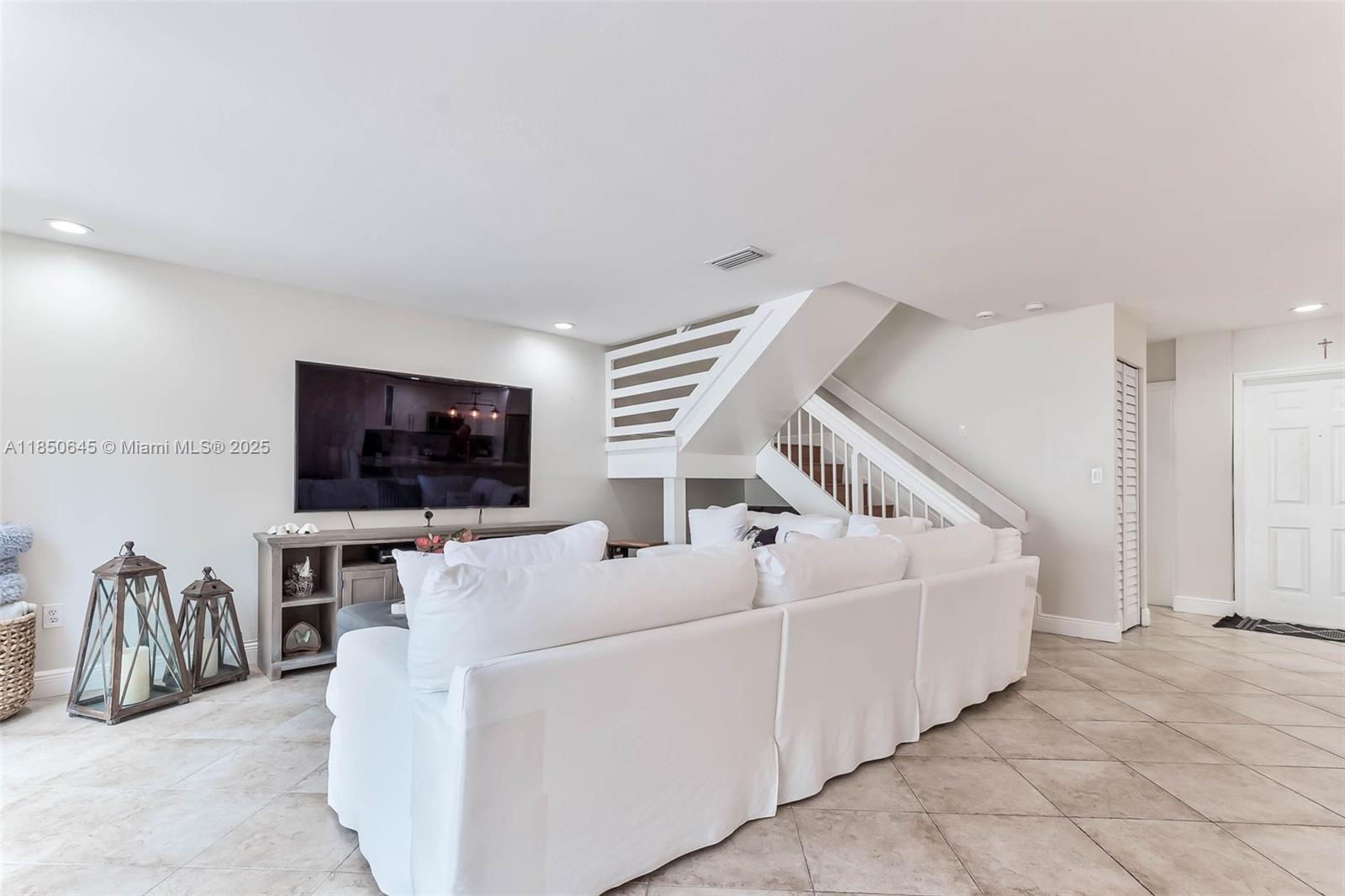 84b12bae-607 5224 NW 103rd Ave, Doral FL 33178 — #A11850645