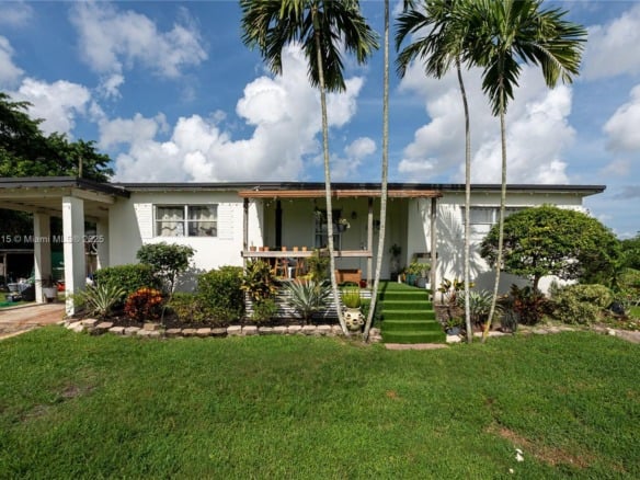 1921 SW 112th Ave, Davie FL 33325 — #A11848015