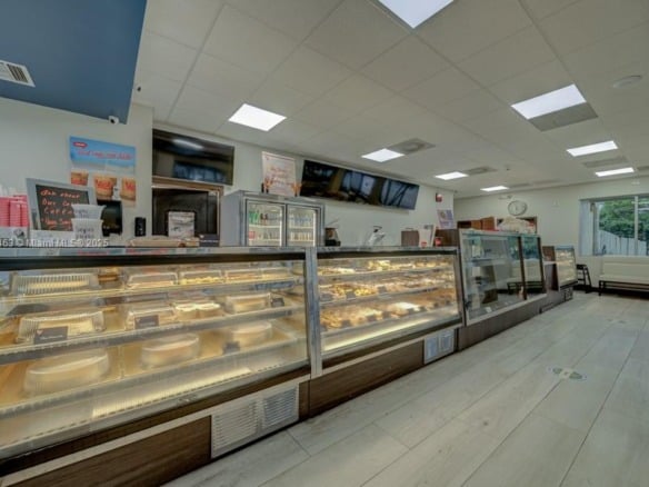 Bakery / Restaurant For Sale On Dixie HWY, Miami FL 33157 — #A11848463