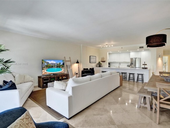 3700 Island Blvd # C206, Aventura FL 33160 — #A11848608