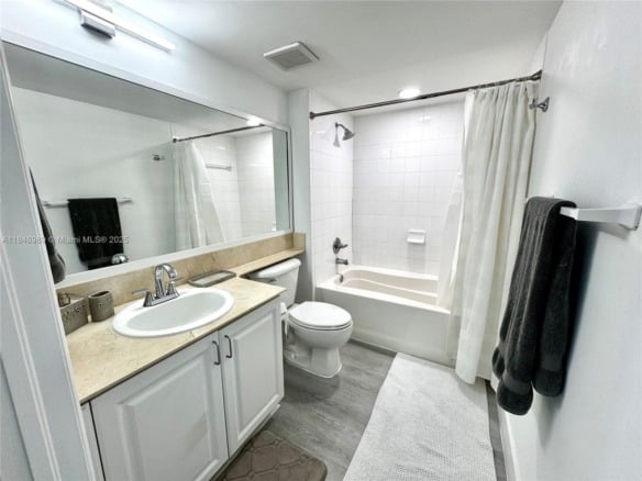 1155 Brickell Bay Dr # 906, Miami FL 33131 — #A11848989