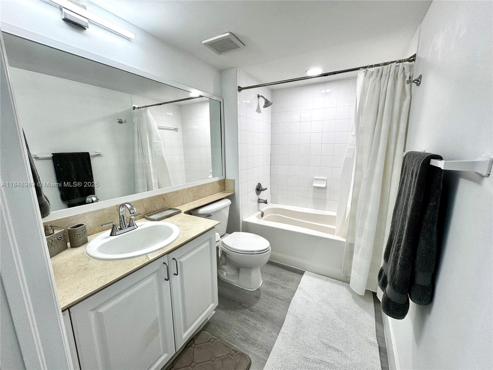 1155 Brickell Bay Dr # 906, Miami FL 33131 — #A11848989