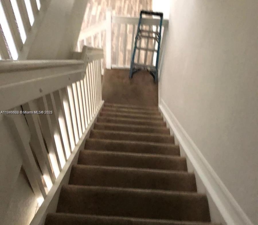 900