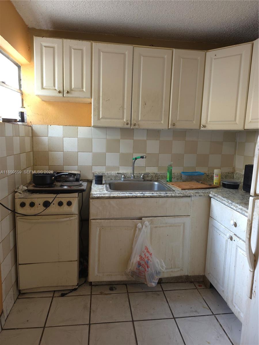84b12bae-6189 163 NW 18th Ct, Miami FL 33125 — #A11850559