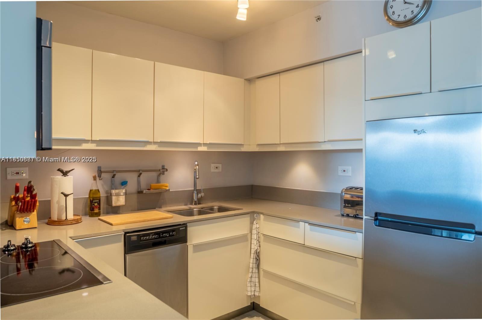 84b12bae-6197 1500 Bay Rd # 1464S, Miami Beach FL 33139 — #A11850887