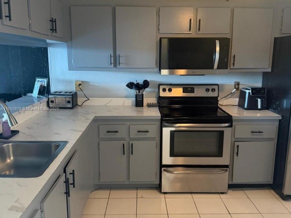 8040 Hampton Blvd # 512, North Lauderdale FL 33068 — #A11852679