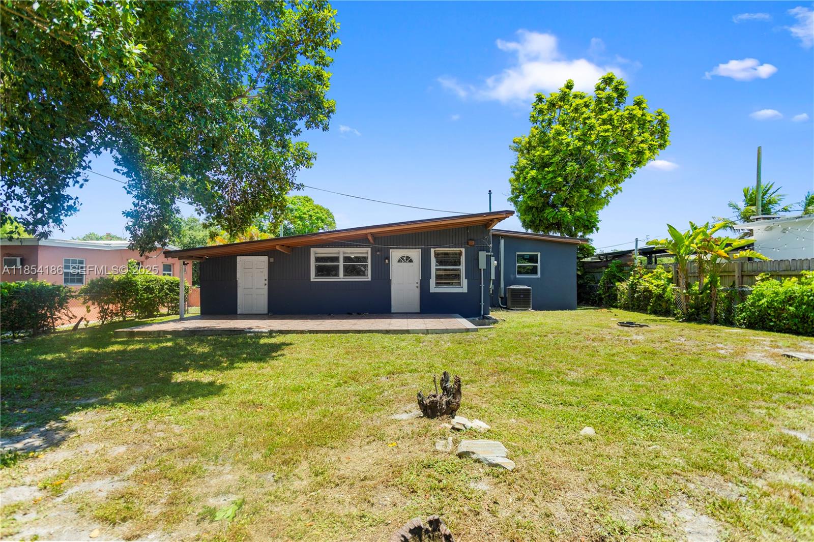 84b12bae-6319 3760 SW 47th Ave, West Park FL 33023 — #A11854186
