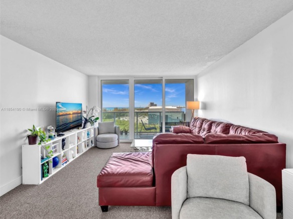 100 Bayview Dr # 1025, Sunny Isles Beach FL 33160 — #A11854190