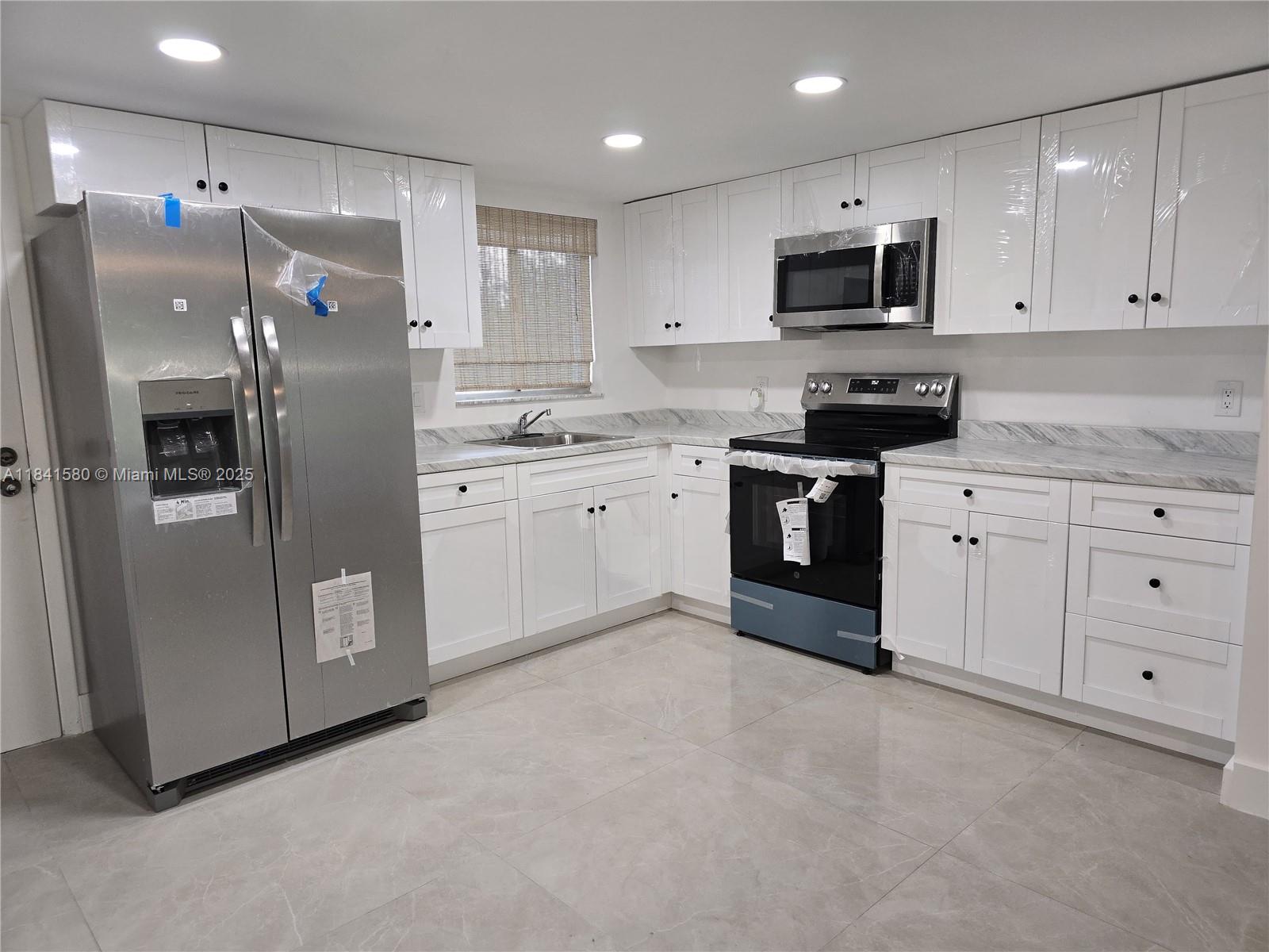 84b12bae-633 10616 Leafy Way, Orlando FL 32821 — #A11841580