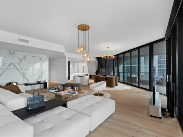 1000 Biscayne Blvd # 2402, Miami FL 33132 — #A11857238
