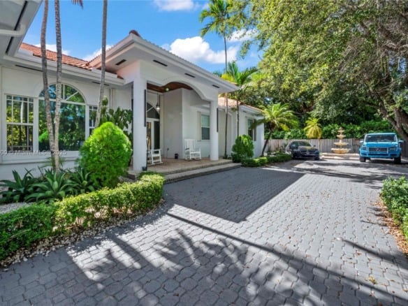 5750 SW 67th Ave, Miami FL 33143 — #A11857800