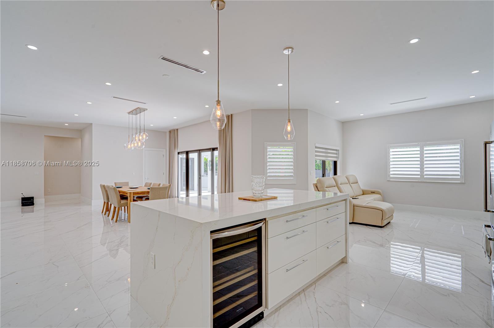 84b12bae-6512 2521 SW 105th Ave, Miami FL 33165 — #A11858706