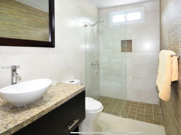 Los Corales Los Corales # 101, La — #A11860093