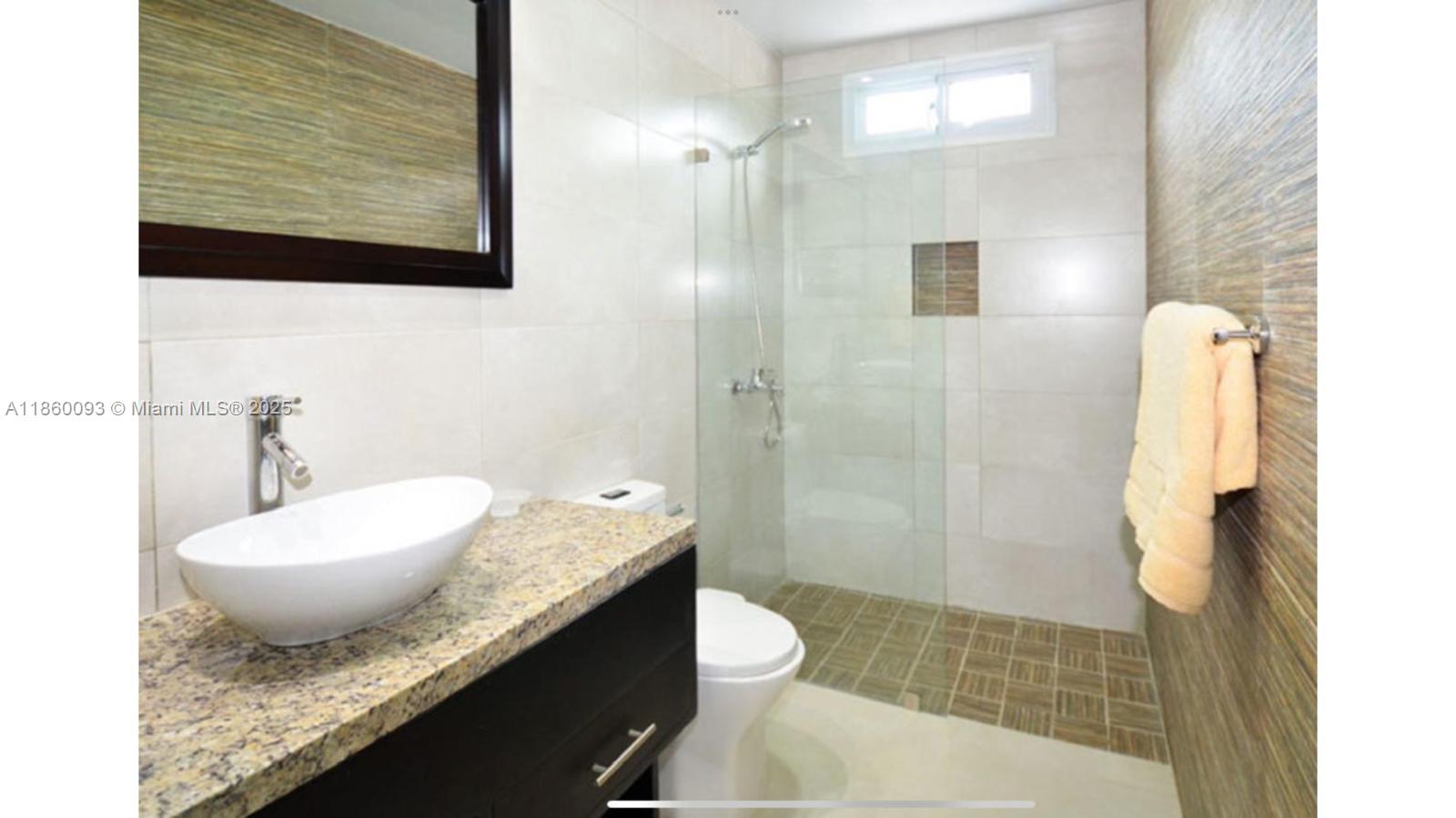 84b12bae-6568 Los Corales Los Corales # 101, La — #A11860093