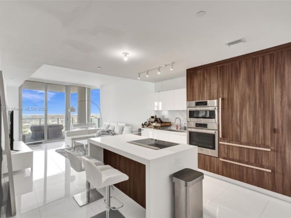 851 NE 1st Ave # 3800, Miami FL 33132 — #A11860978