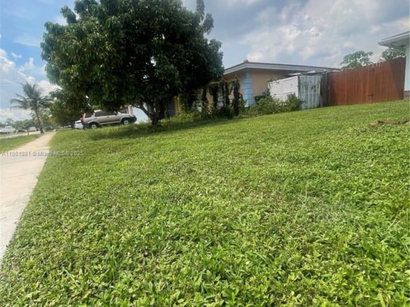 8203 NW 73rd Ter, Tamarac FL 33321 — #A11861881