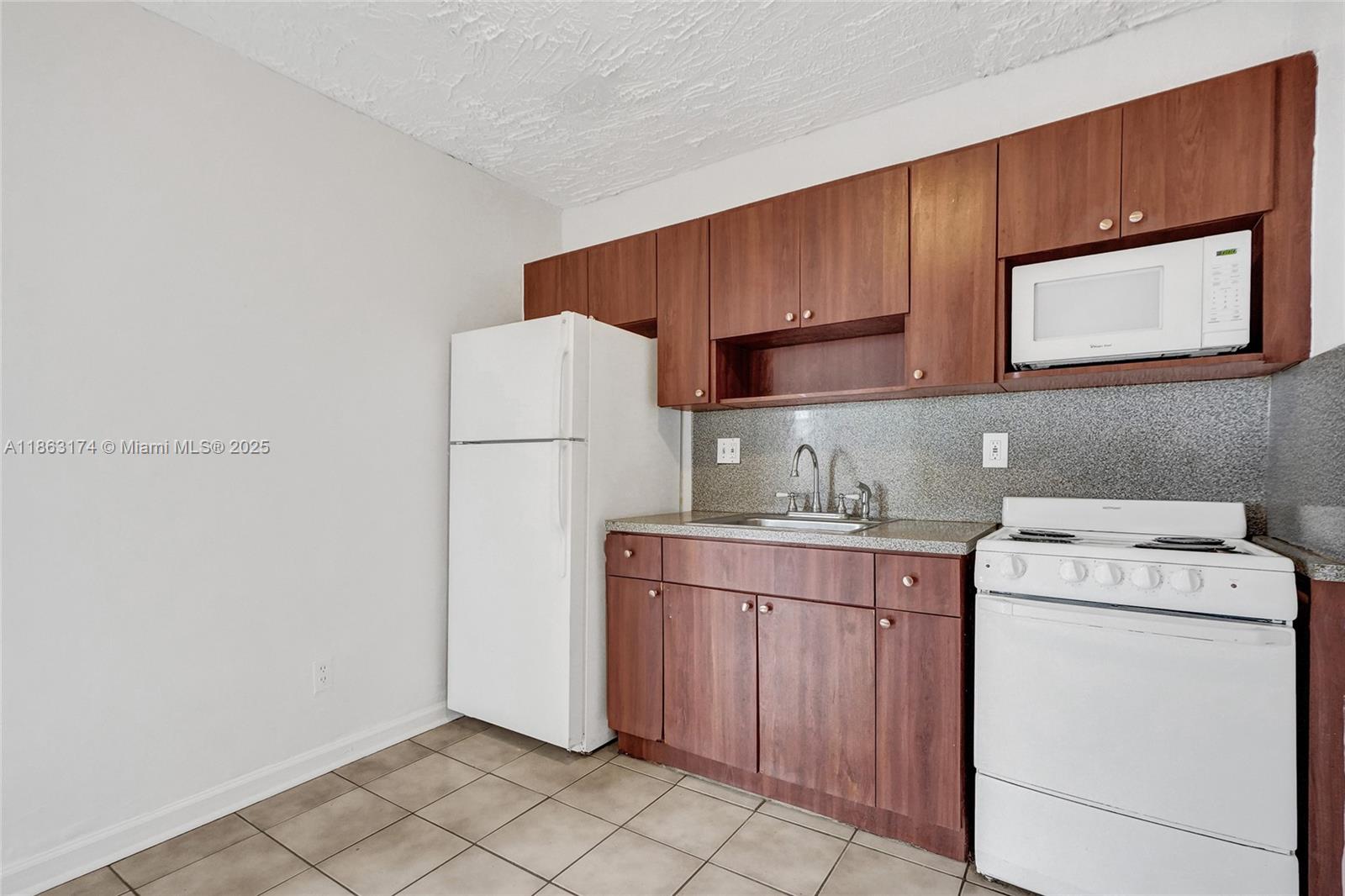 84b12bae-6690 2525 Superior St # 4, Opa-Locka FL 33054 — #A11863174
